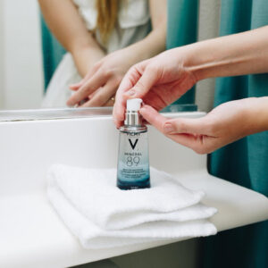 Cách sử dụng Vichy Minéral 89 Booster 50ml – Serum cấp ẩm, phục hồi da nhạy cảm | eustore.com.vn