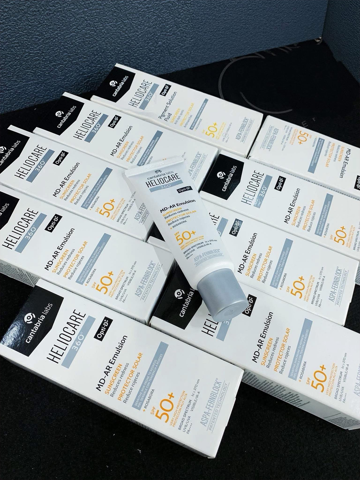 Kem chống nắng Heliocare 360 MD A-R Emulsion SPF50+ cho da nhạy cảm mẫu mới nhất