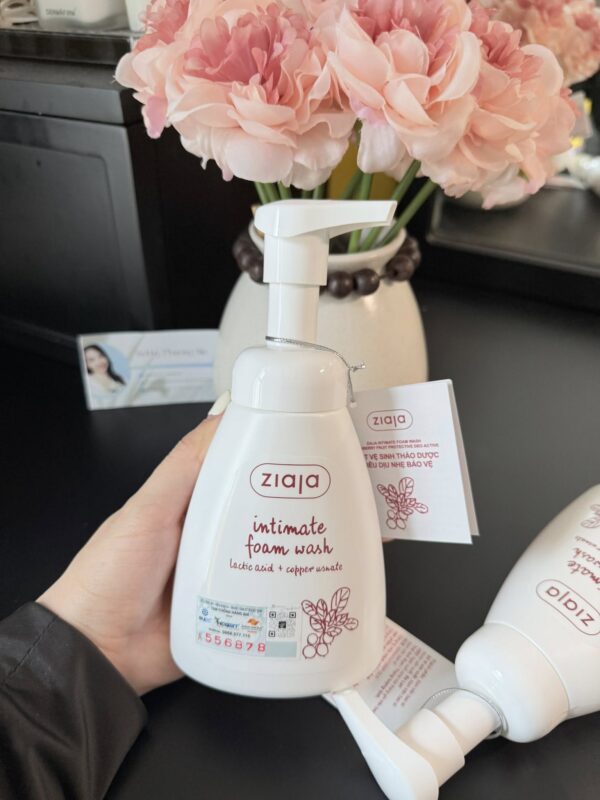 Ziaja Intimate Foam Wash Cranberry – Dạng bọt dịu nhẹ, khử mùi & bảo vệ vùng kín | eustore.com.vn