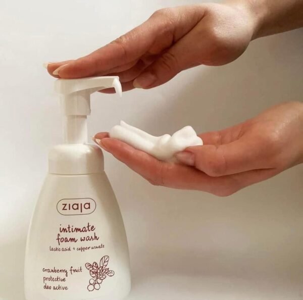 Ziaja Intimate Foam Wash Cranberry – Dạng bọt dịu nhẹ, khử mùi & bảo vệ vùng kín | eustore.com.vn
