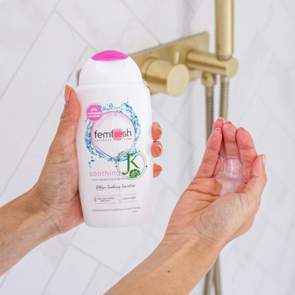 Dung dịch vệ sinh Femfresh màu hồng Soothing Wash - Giảm ngứa, dịu nhẹ 24h | eustore.com.vn